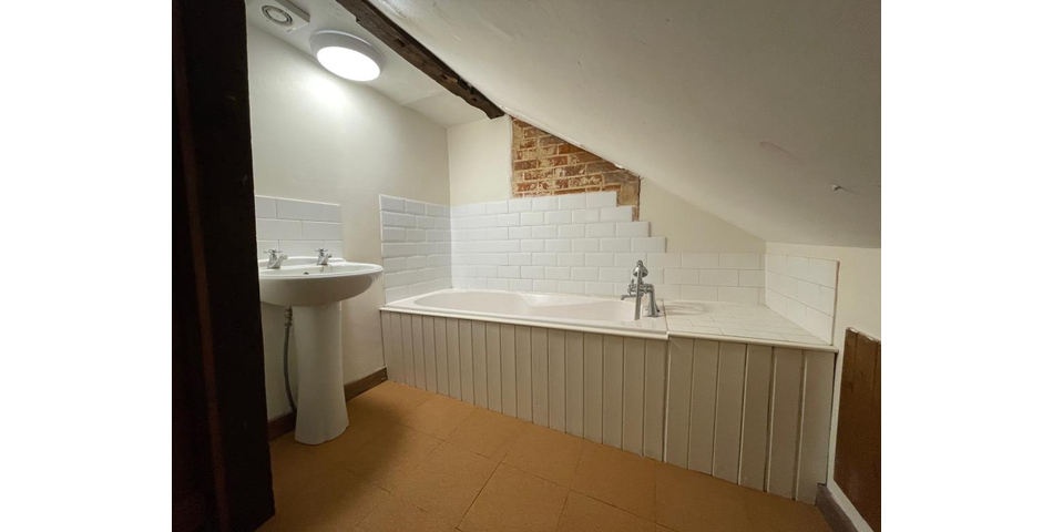 Lot 110 - Vacant Studio Flat For Investment