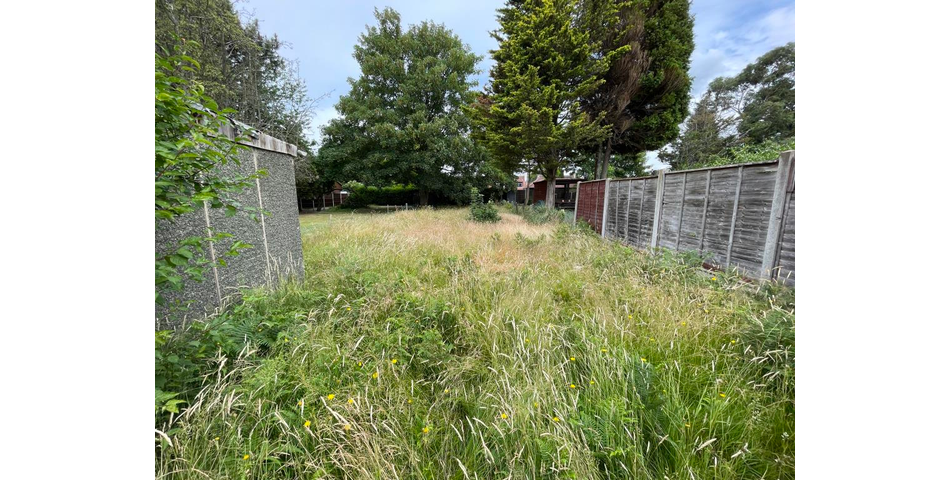 Lot 27 - Semi-detached Bungalow With Garage For Improvement