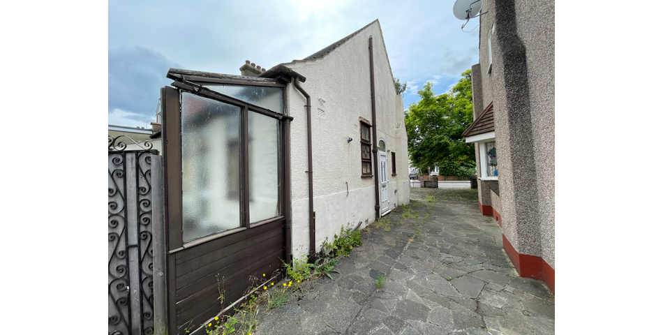 Lot 27 - Semi-detached Bungalow With Garage For Improvement