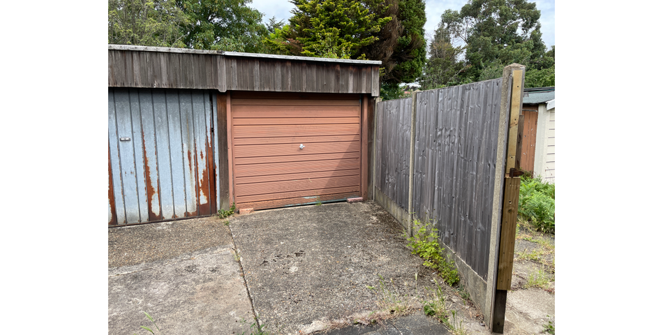 Lot 27 - Semi-detached Bungalow With Garage For Improvement
