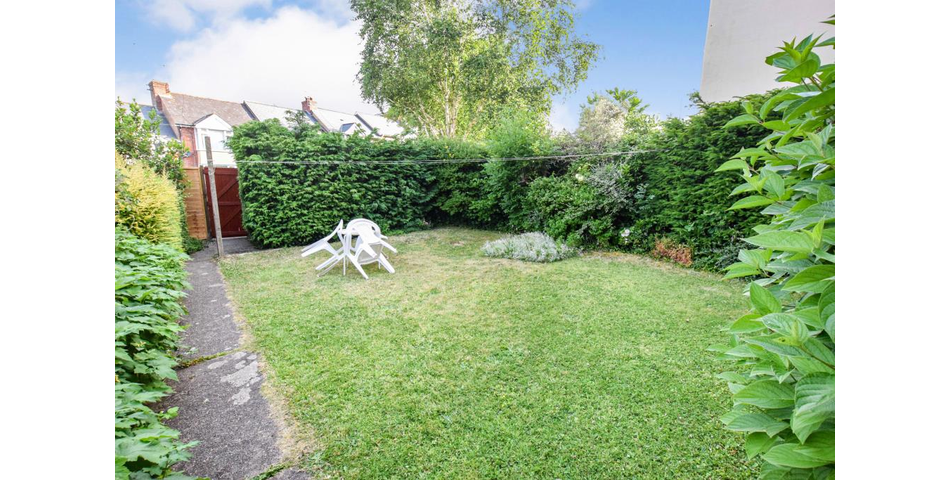 Lot 74 - Freehold Investment Comprising Five Apartments With Parking And Gardens
