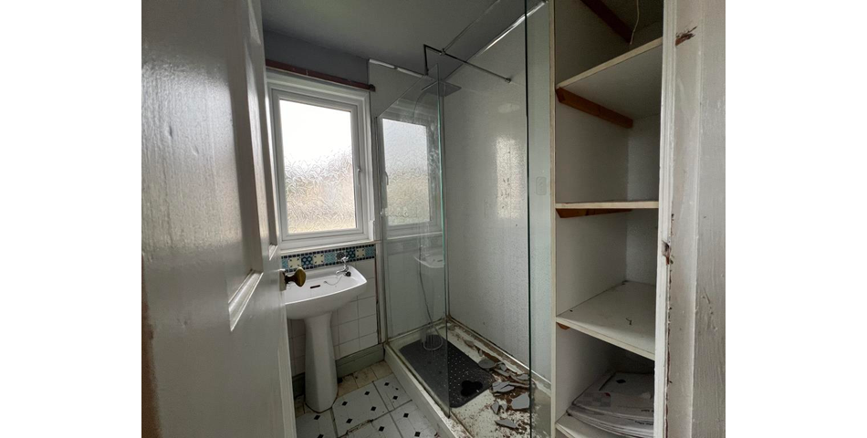 Lot 59 - Semi-detached House For Refurbishment