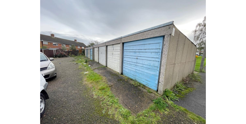 Lot 119 - Freehold Land & Six Lock-up Garages