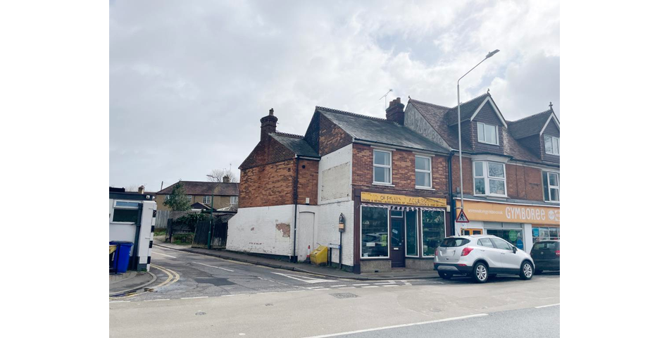 Lot 101 - Retail And Residential Premises With Planning For Three Additional Flats At Rear