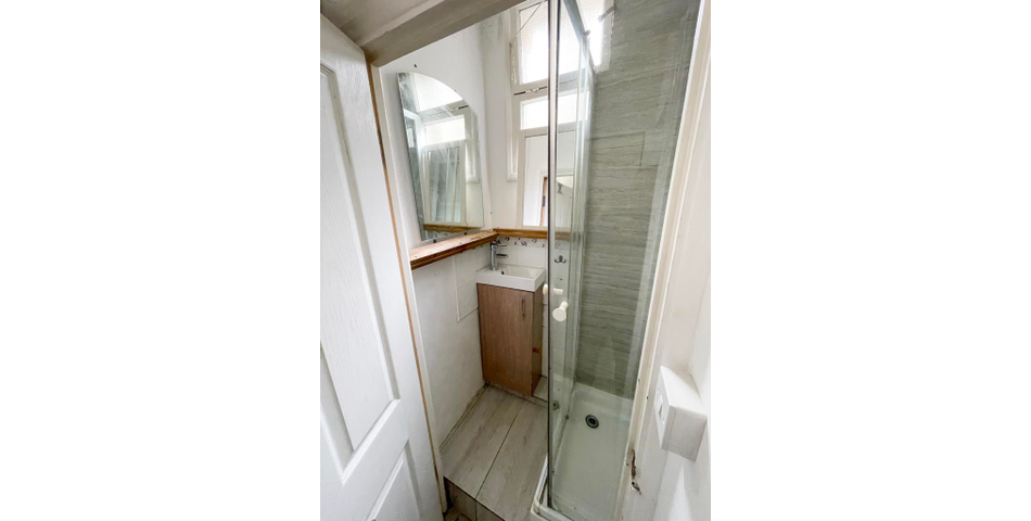 Lot 101 - Detached Studio Building In Prime London Location