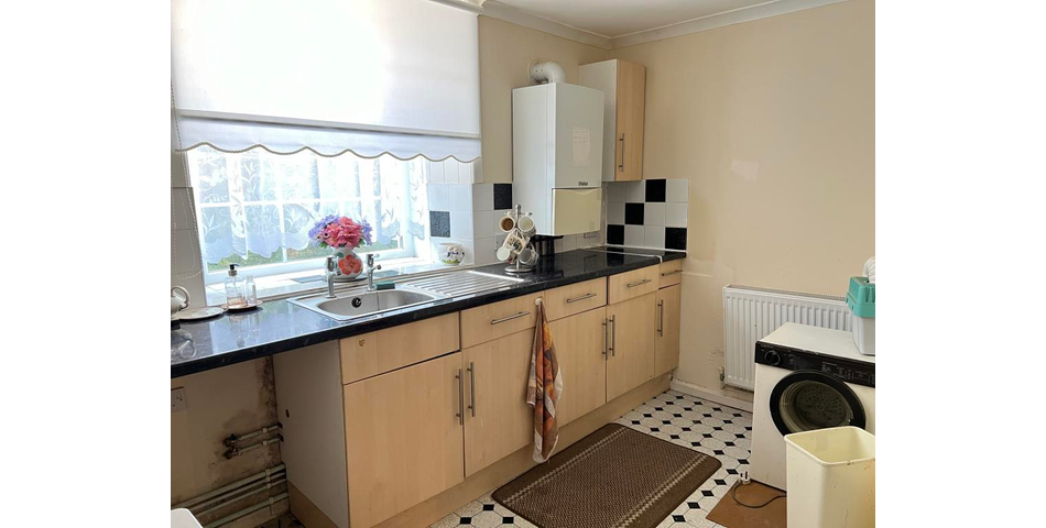 Lot 10 - Three-bedroom Flat For Investment Or Occupation