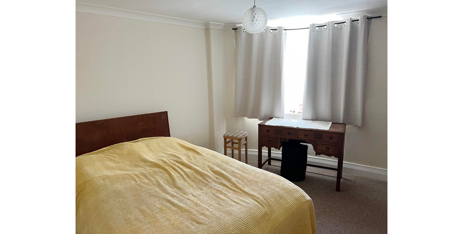 Lot 10 - Three-bedroom Flat For Investment Or Occupation