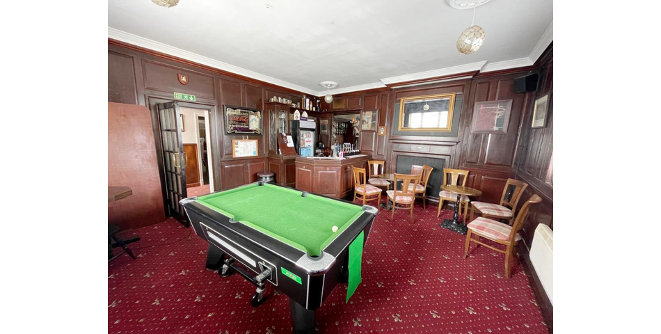 Lot 109 - Pub With Courtyard Garden And Flat Above In Coastal Town