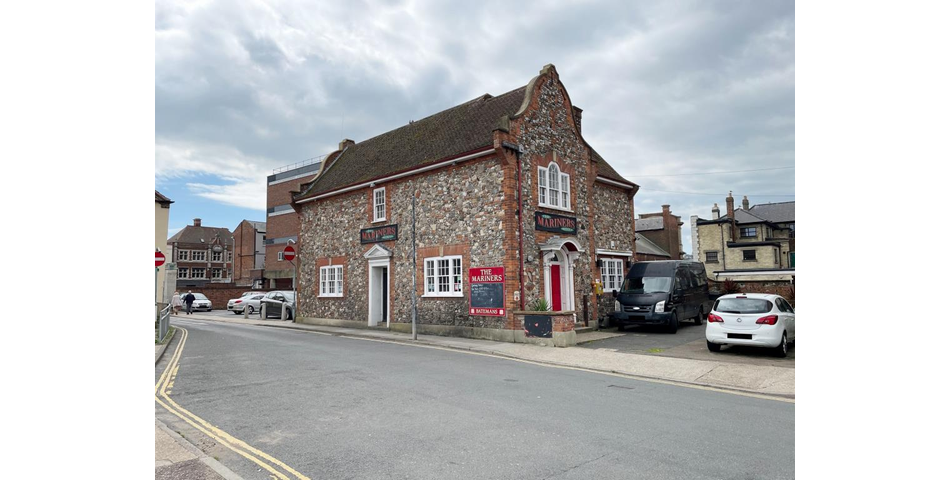 Lot 109 - Pub With Courtyard Garden And Flat Above In Coastal Town