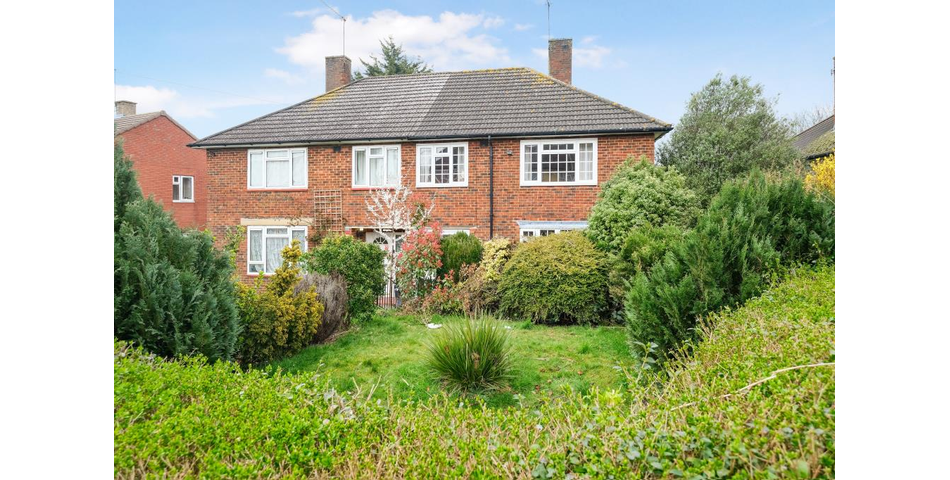 Lot 64 - Semi-detached House For Repair And Renovation