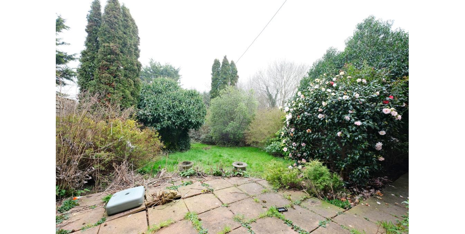 Lot 64 - Semi-detached House For Repair And Renovation