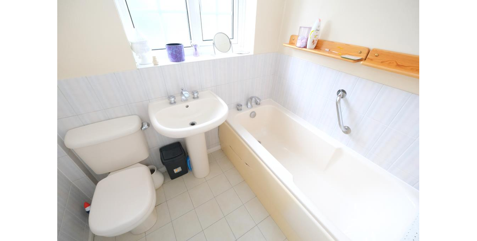 Lot 64 - Semi-detached House For Repair And Renovation