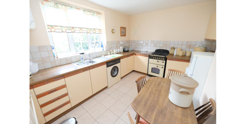 Lot 64 - Semi-detached House For Repair And Renovation