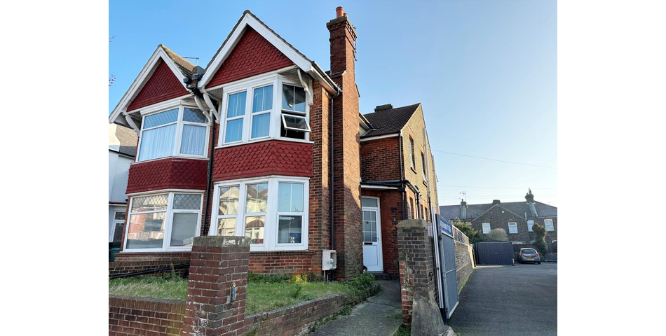 Lot 91 - Six-bedroom Semi-detached House Currently Arranged As A Hmo