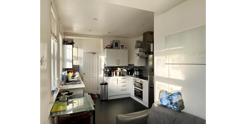 Lot 91 - Six-bedroom Semi-detached House Currently Arranged As A Hmo