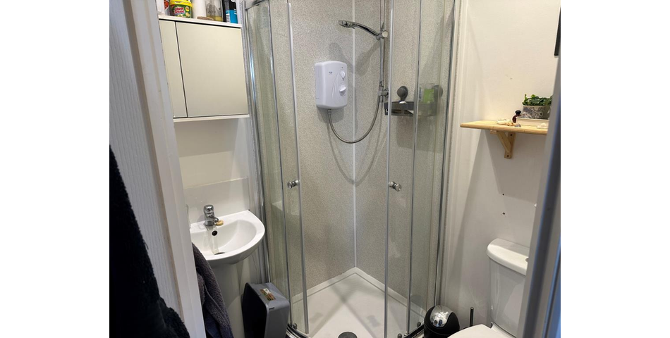Lot 91 - Six-bedroom Semi-detached House Currently Arranged As A Hmo