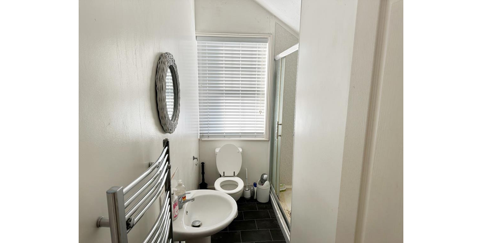 Lot 91 - Six-bedroom Semi-detached House Currently Arranged As A Hmo