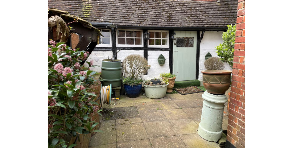 Lot 10 - Character Cottage With Garage And Gardens