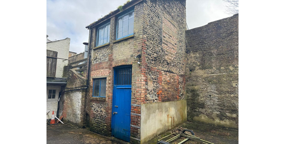 Lot 81 - Four-bedroom Maisonette Investment Plus Vacant Yard And Buildings With Planning For Four Flats