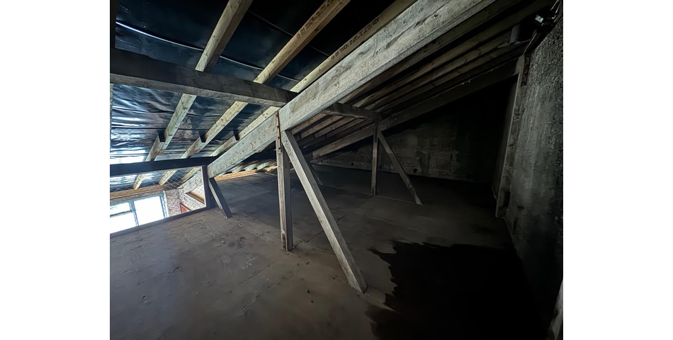 Lot 81 - Four-bedroom Maisonette Investment Plus Vacant Yard And Buildings With Planning For Four Flats