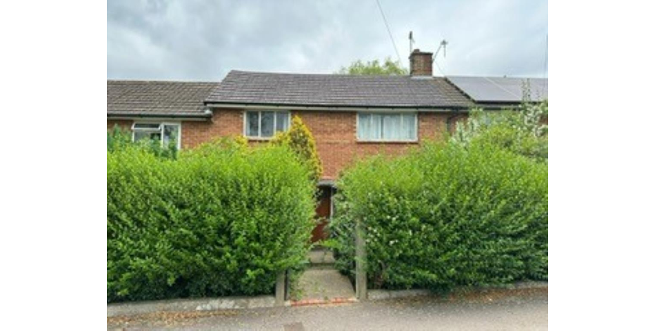 Lot 24 - Mid-terrace House For Refurbishment