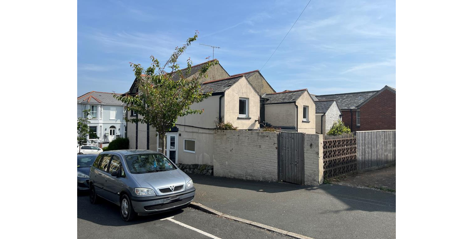 Lot 164 - Town Centre Six-bedroom House With Potential