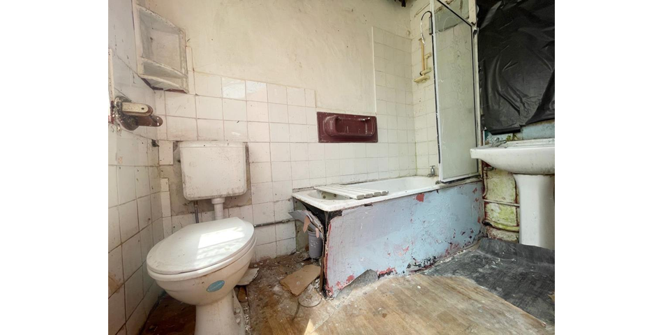 Lot 42 - Semi-detached House For Improvement
