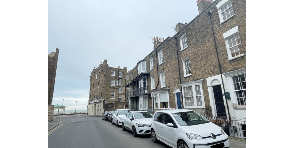 Lot 28 - Four Storey Mid-terrace House For Total Refurbishment