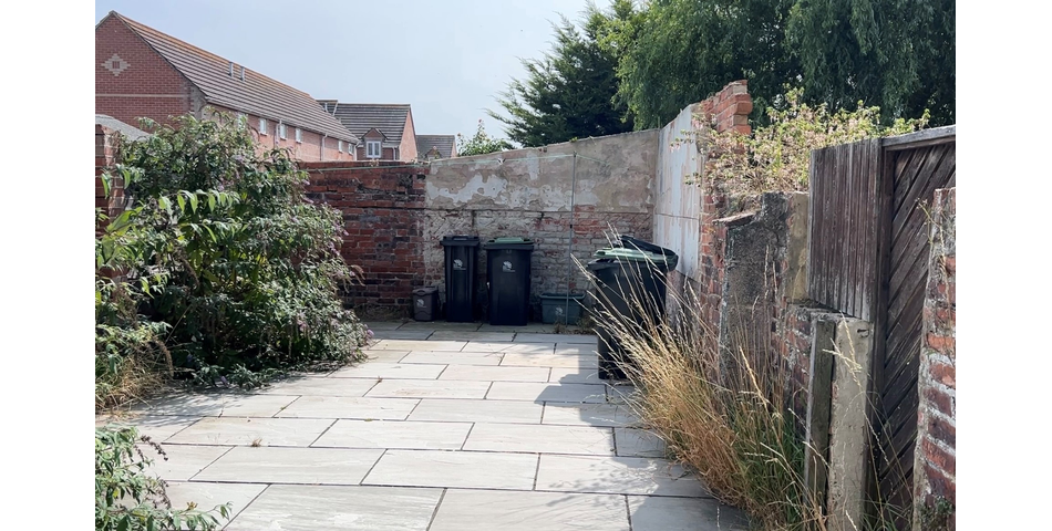 Lot 15 - Freehold Property Arranged As Two Flats