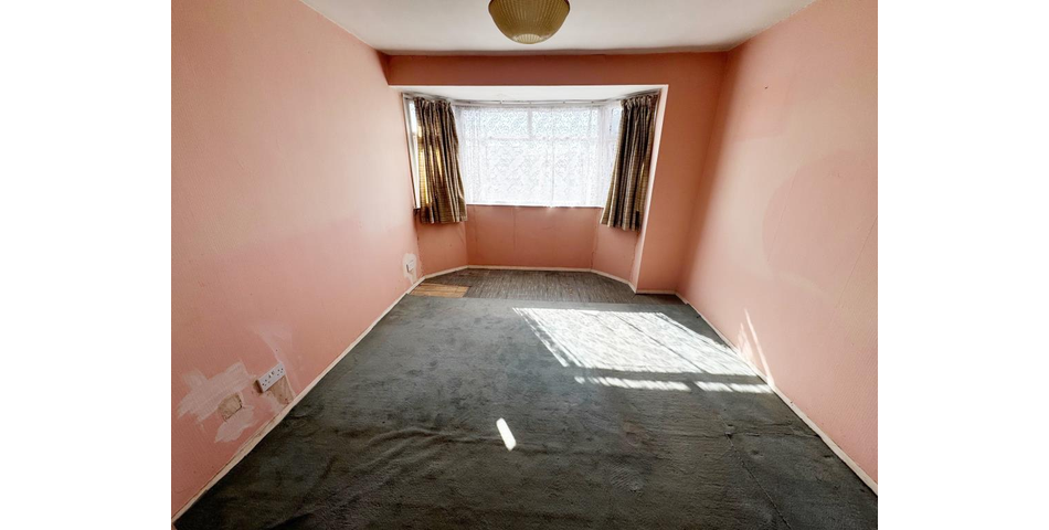 Lot 12 - Three-bedroom House For Improvement With Garage En-bloc