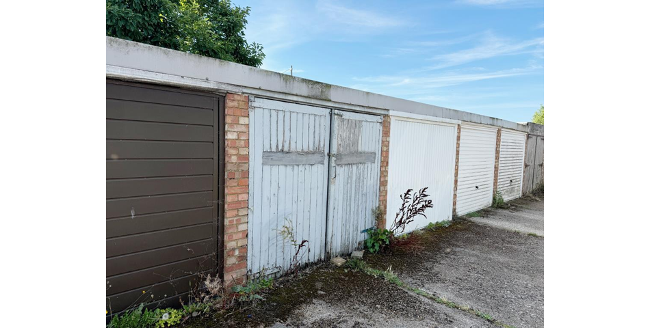 Lot 12 - Three-bedroom House For Improvement With Garage En-bloc