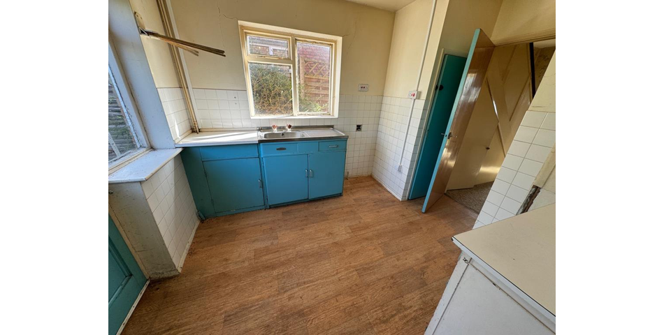 Lot 12 - Three-bedroom House For Improvement With Garage En-bloc