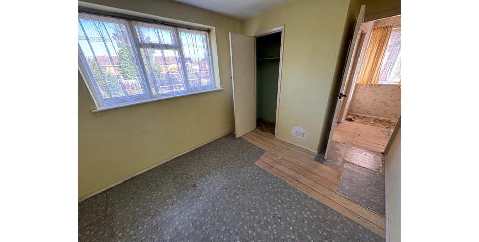 Lot 12 - Three-bedroom House For Improvement With Garage En-bloc