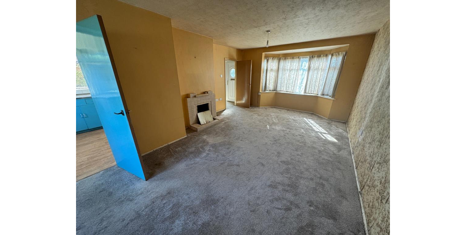 Lot 12 - Three-bedroom House For Improvement With Garage En-bloc