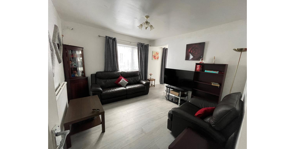 Lot 129 - Freehold Residential Investment Four-bedroom House And Two Studios