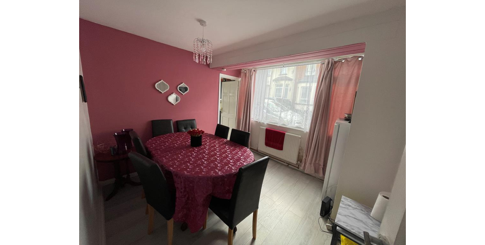Lot 129 - Freehold Residential Investment Four-bedroom House And Two Studios