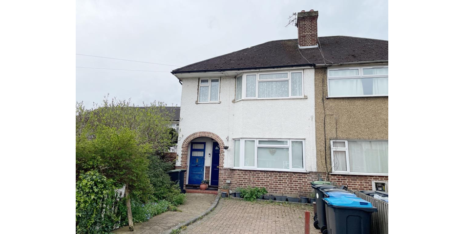 Lot 94 - First Floor Maisonette With Garden And Derelict Garage