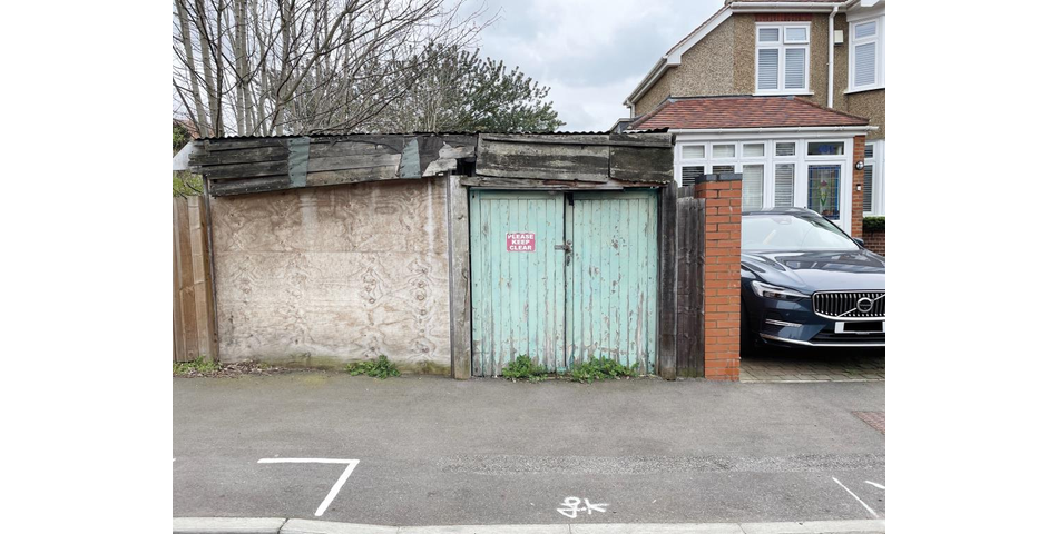 Lot 94 - First Floor Maisonette With Garden And Derelict Garage