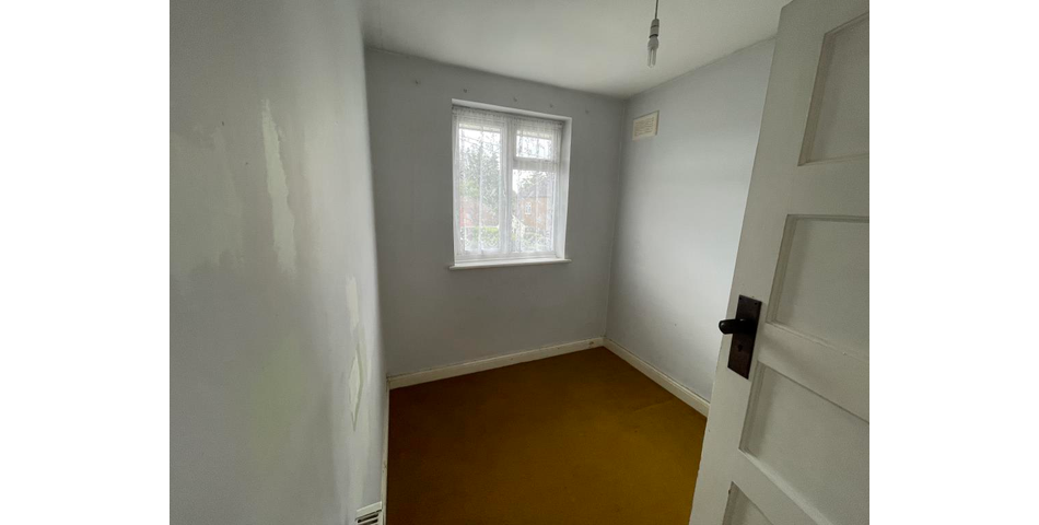 Lot 94 - First Floor Maisonette With Garden And Derelict Garage