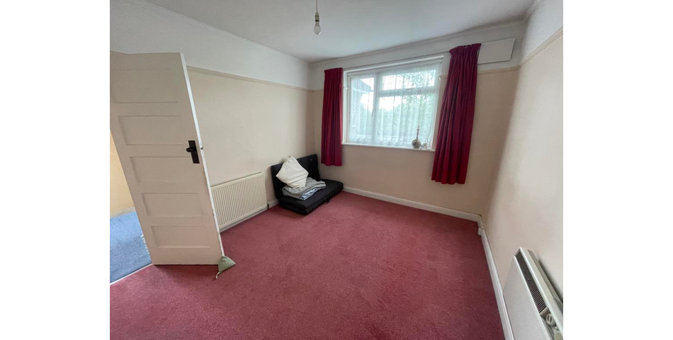 Lot 94 - First Floor Maisonette With Garden And Derelict Garage