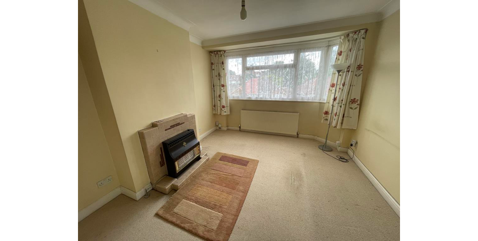 Lot 94 - First Floor Maisonette With Garden And Derelict Garage