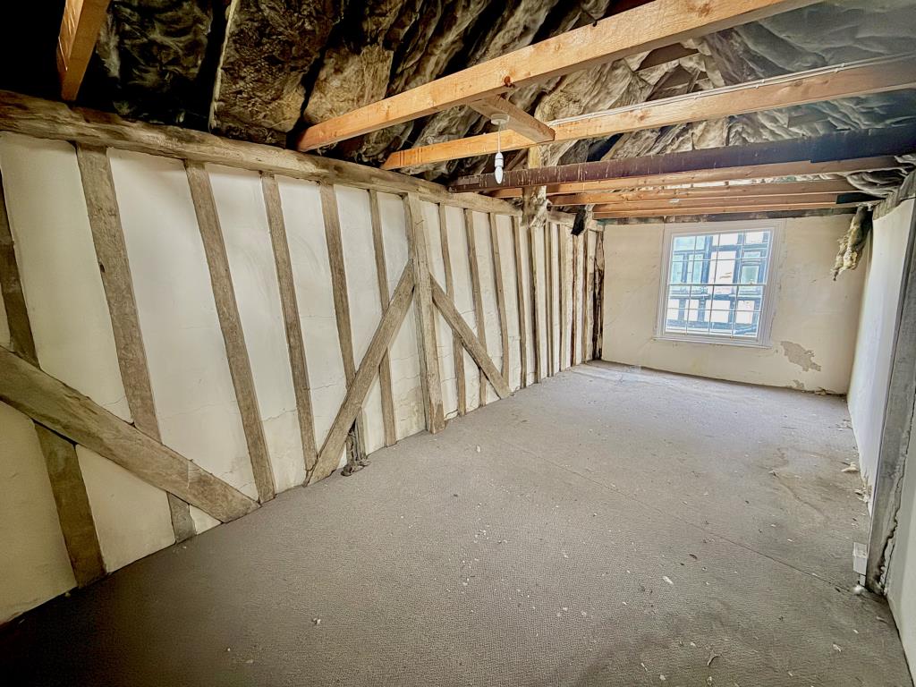 Upper Parts With Potential And Large Hardstanding To Rear