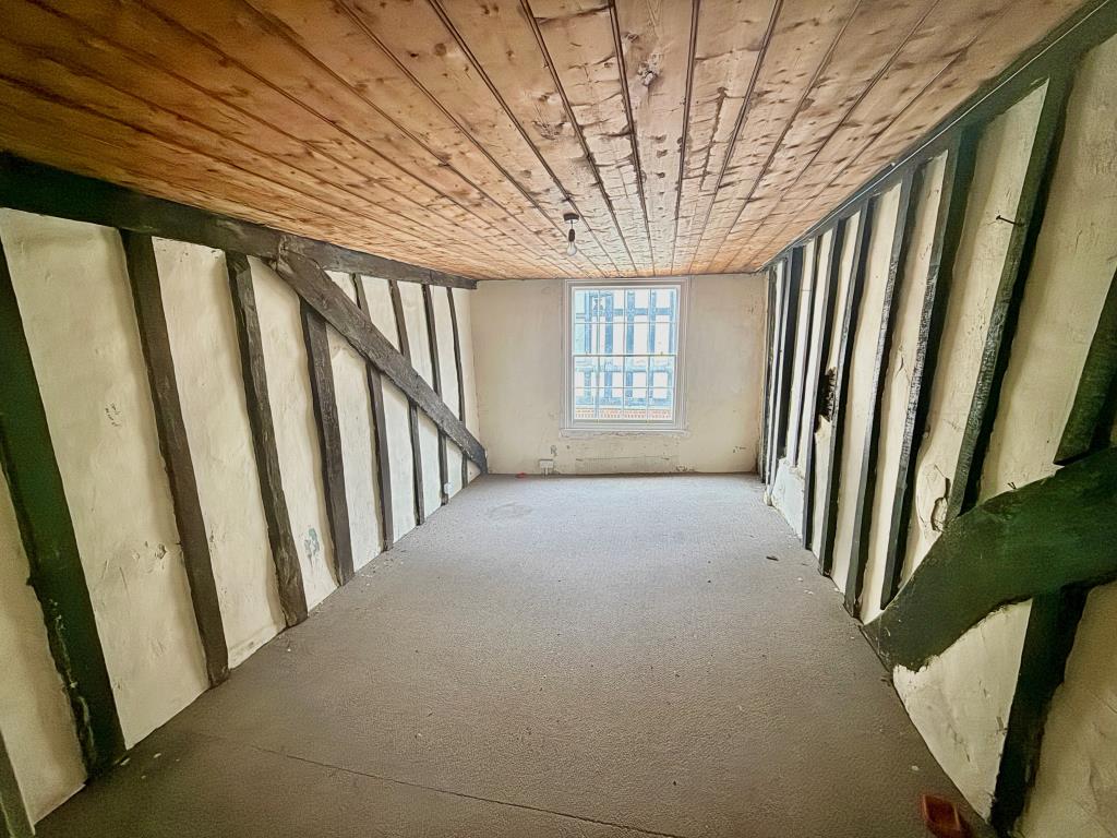 Upper Parts With Potential And Large Hardstanding To Rear