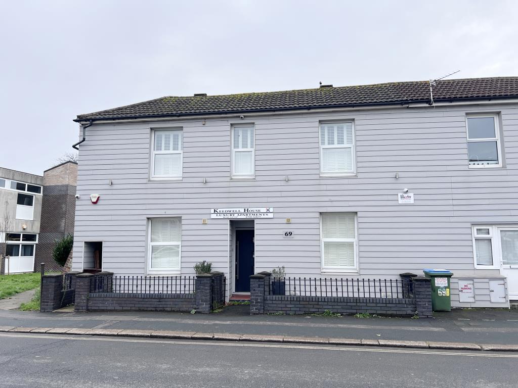 Six-Bedroom Guest House