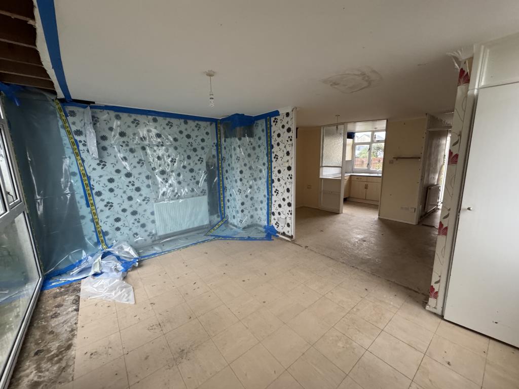 End-Terrace House For Improvement