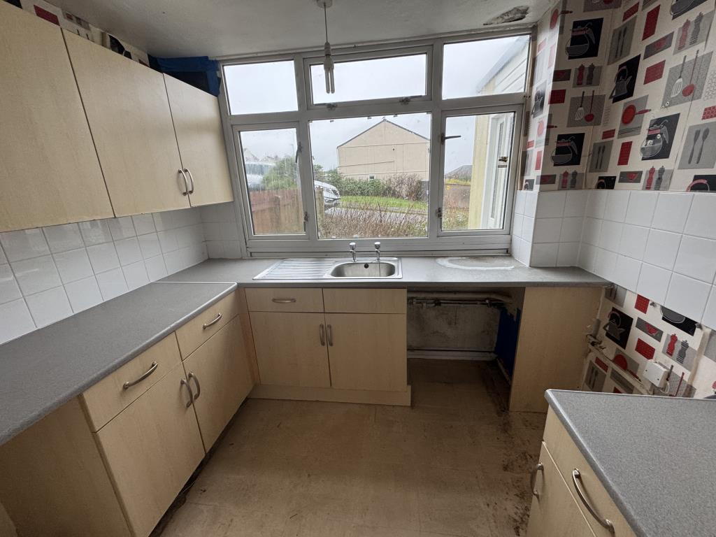 End-Terrace House For Improvement