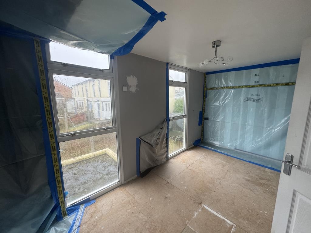 End-Terrace House For Improvement