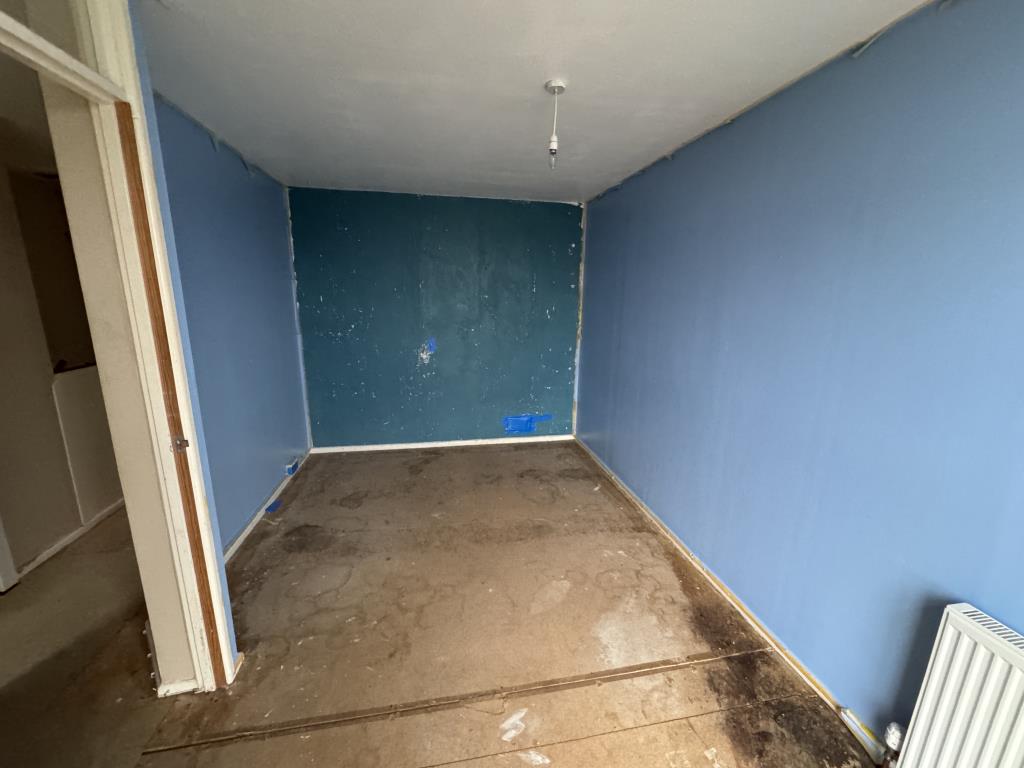 End-Terrace House For Improvement