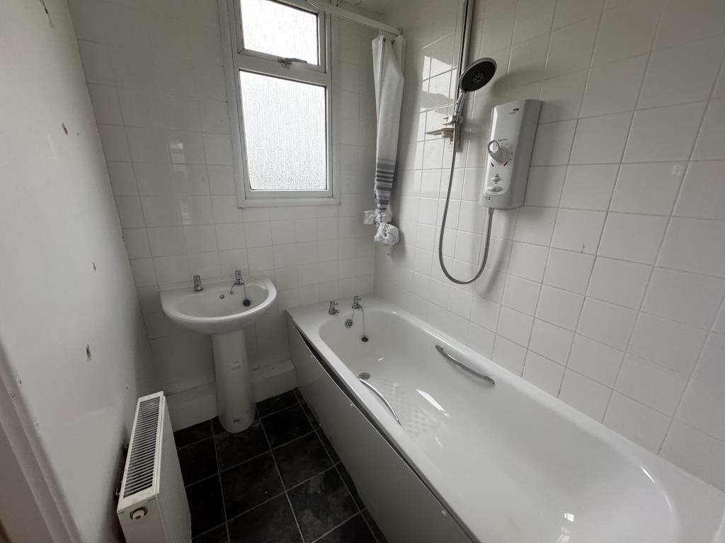 End-Terrace House For Improvement