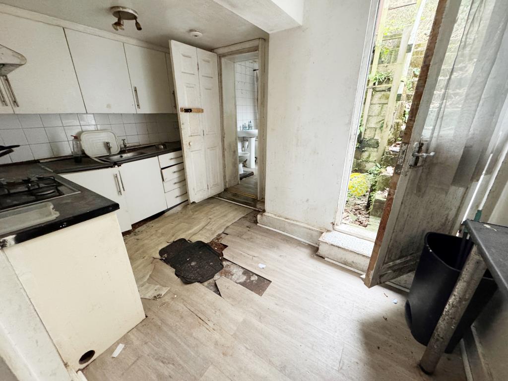 Terrace House For Improvement